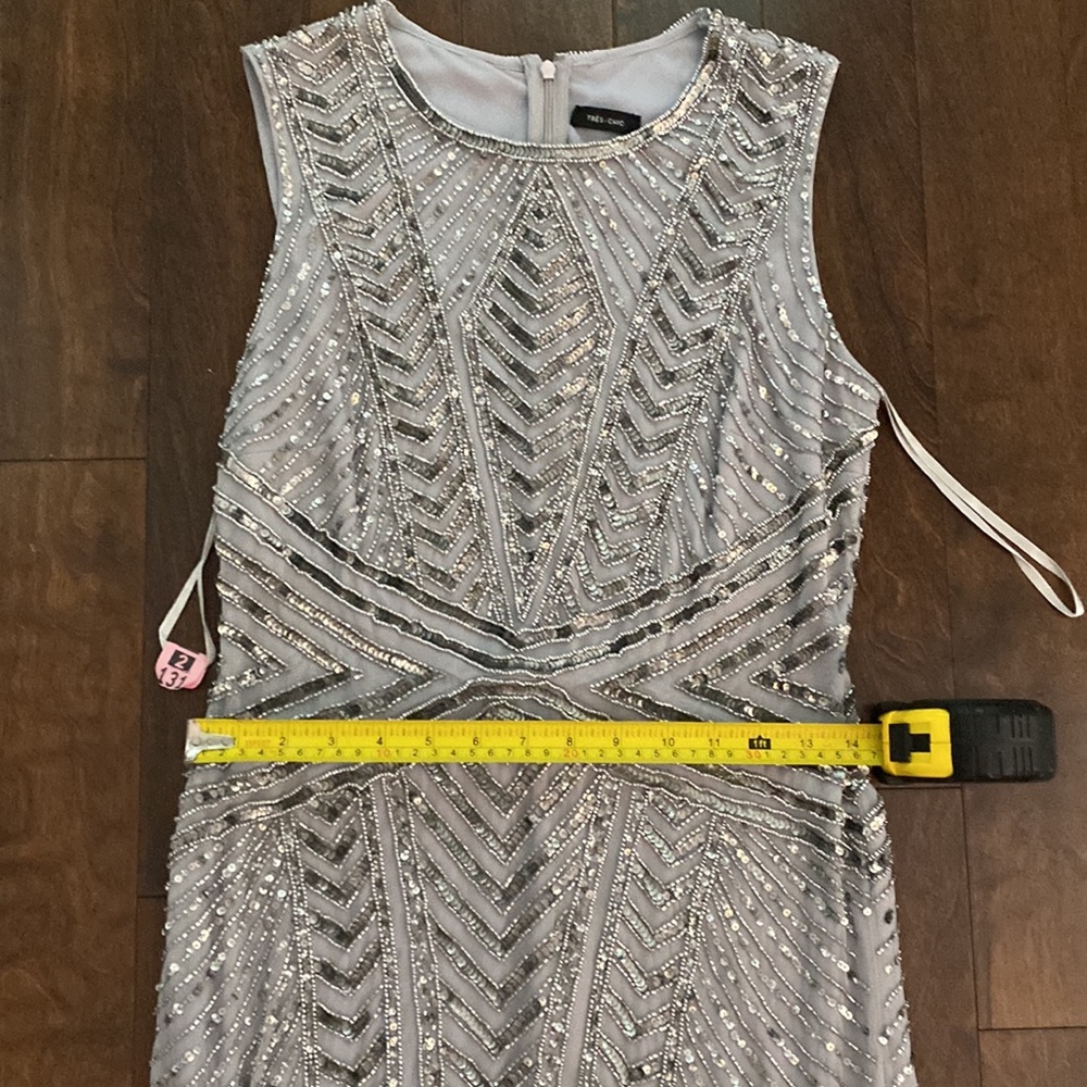 Evening Elegant long dress Très chic design Grey sequence with a flair bottom . - Picture 11 of 17